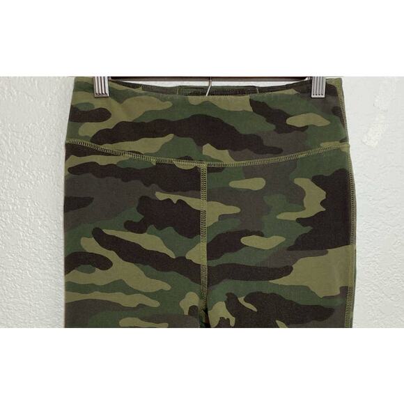 J Crew Weekend Size Small Women Green Camo leggings Media Pocket Athleisure - Picture 3 of 7